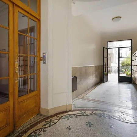 Modern And Charming 2bd For 5p In The 15th Paříž