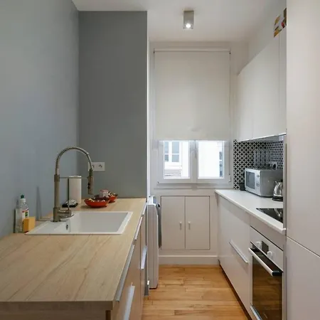 Modern And Charming 2bd For 5p In The 15th