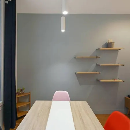 Modern And Charming 2bd For 5p In The 15th